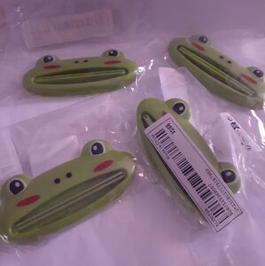 ✂️3/$15 *NIP* Frog Toothpaste Squeezers